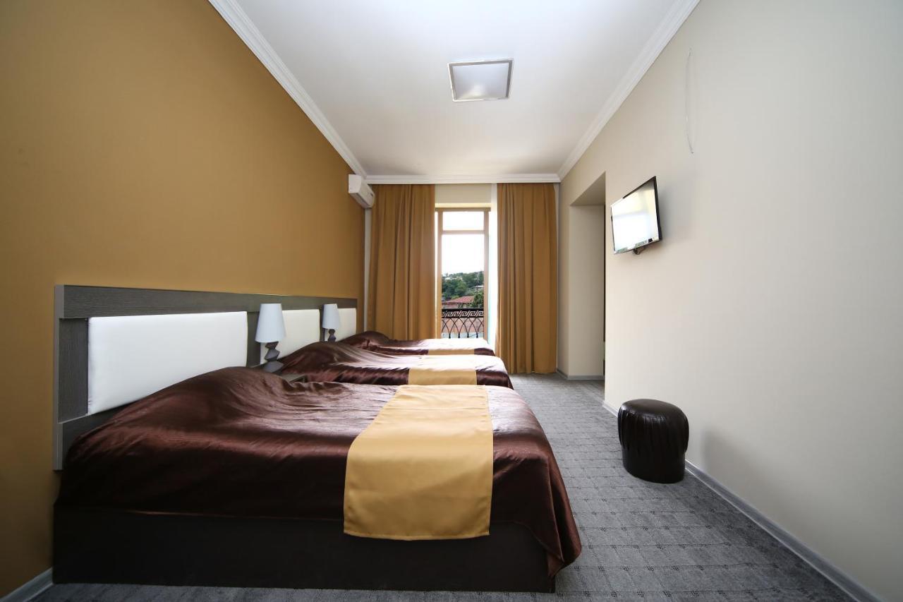 Discovery Hotel Kutaisi Bagian luar foto