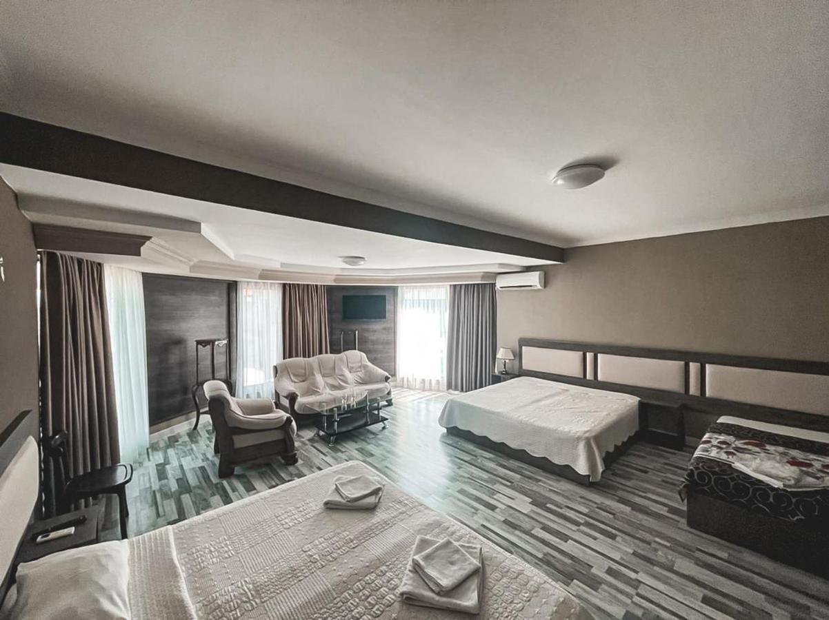 Discovery Hotel Kutaisi Bagian luar foto