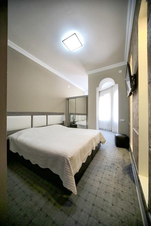 Discovery Hotel Kutaisi Bagian luar foto
