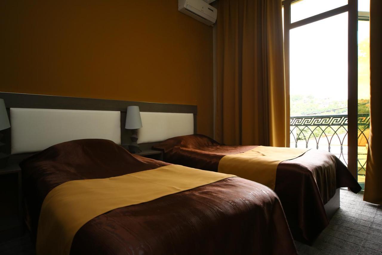 Discovery Hotel Kutaisi Bagian luar foto