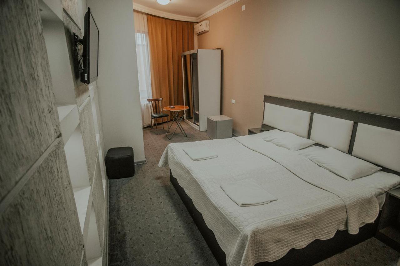 Discovery Hotel Kutaisi Bagian luar foto